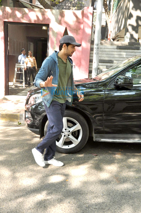 sidharth malhotra snapped post dance rehearsals for his upcoming film reloaded 3