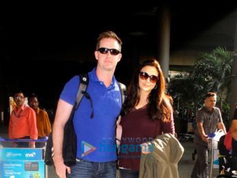 Sonam Kapoor & Preity Zinta snapped at the airport