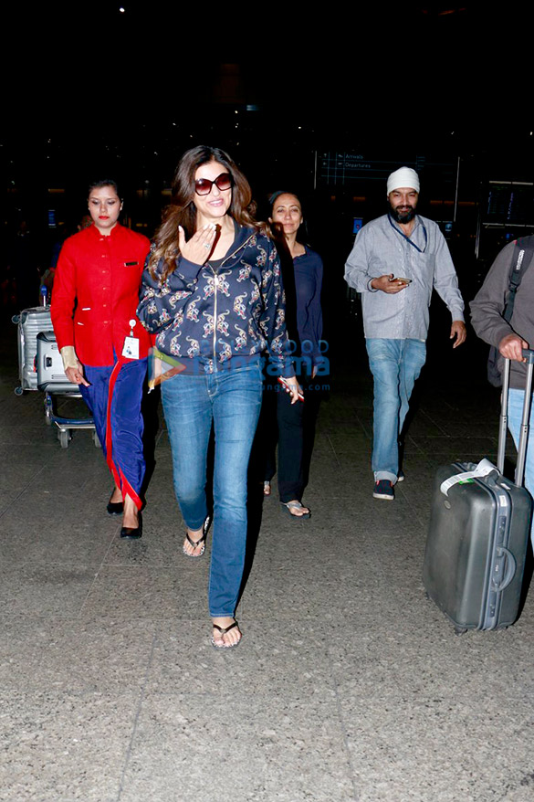 sushmita sen and others snapped at the airport 1