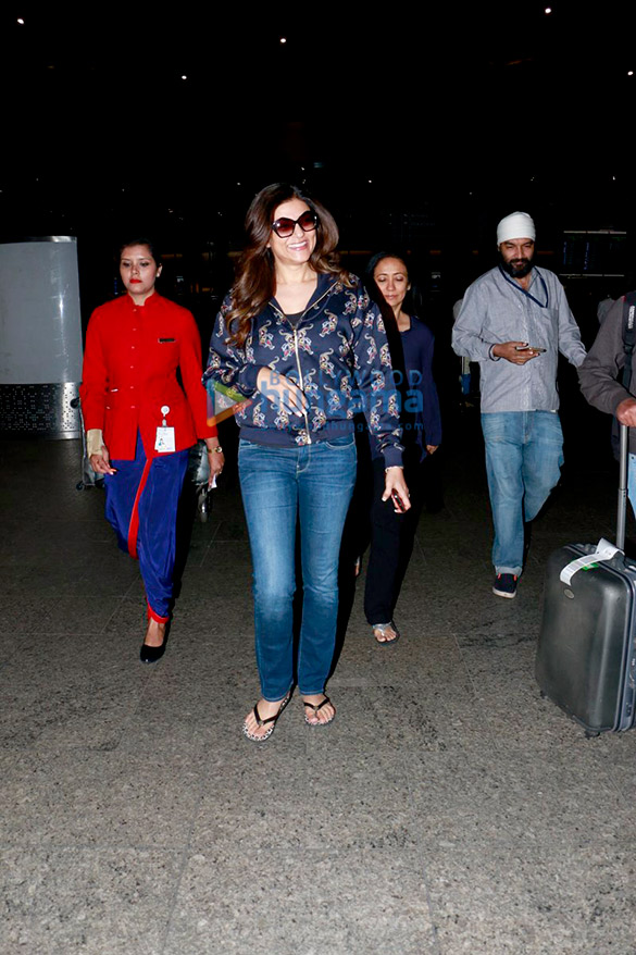 sushmita sen and others snapped at the airport 4