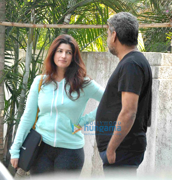 twinkle khanna snapped with r balki at his office in bandra 4 2