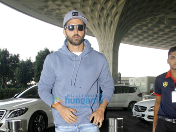 Aamir Khan, Hrithik Roshan, Yuvraj Singh and others snapped at the airport