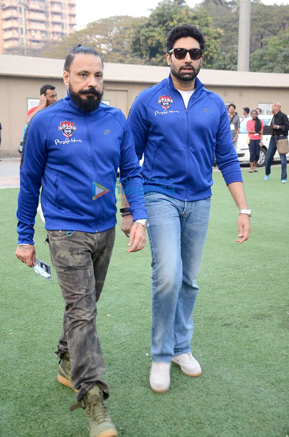 abhishek bachchan and bhaichung bhutia grace the nike premier league u 16s event 7