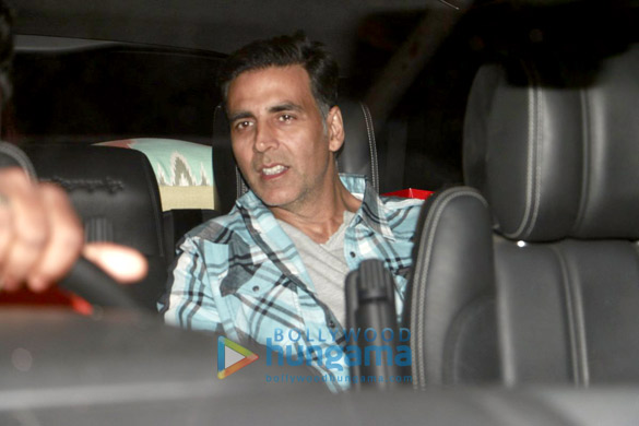 Akshay Kumar, Hrithik Roshan, Sussanne Khan & Twinkle Khanna snapped post a movie screening at Sunny Super Sound Akshay Kumar, Hrithik Roshan, Sussanne Khan & Twinkle Khanna snapped post a movie screening at Sunny Super Sound