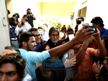 Amitabh Bachchan gets mobbed after an ad shoot