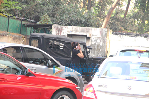 bipasha basu snapped at her gym in bandra 4