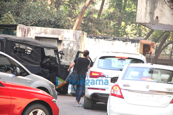 bipasha basu snapped at her gym in bandra 6