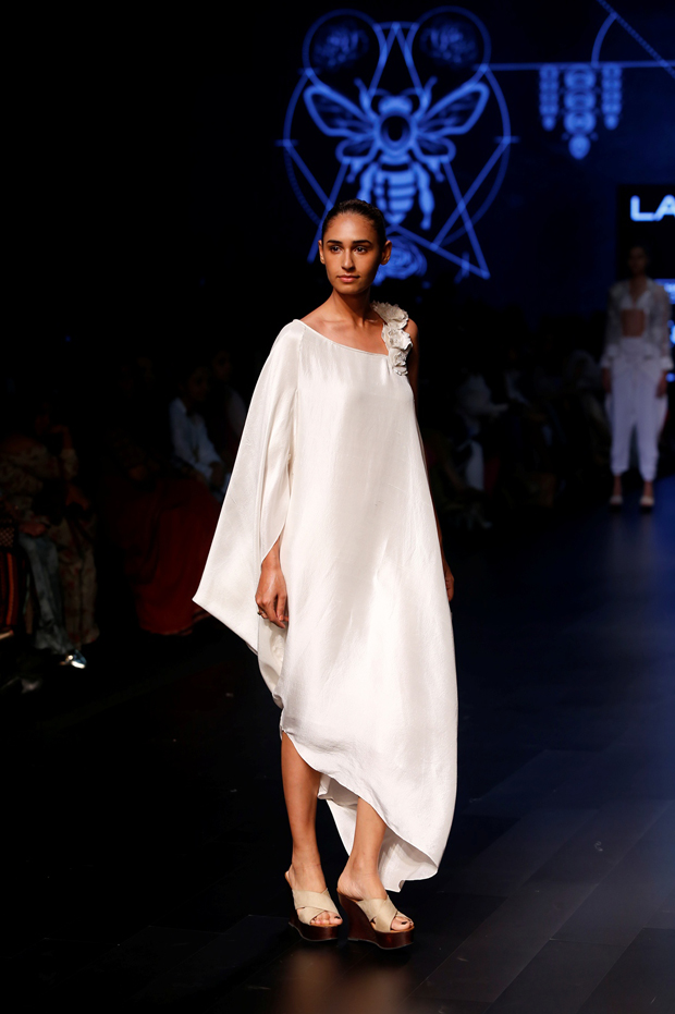 celebs grace the white rose collection by reshma merchants house of milk at lakme fashion week 2017 8