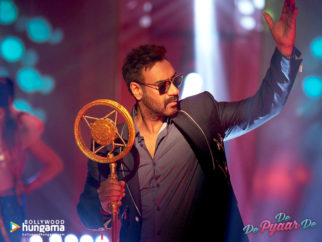 Movie Wallpapers Of The Movie De De Pyaar De