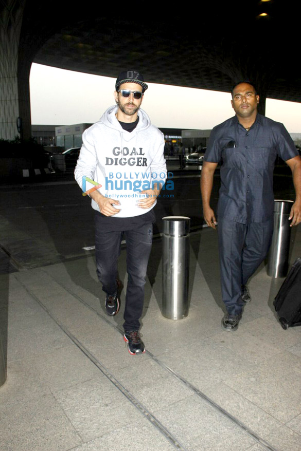 hrithik roshan yami gautam snapped at the airport 1