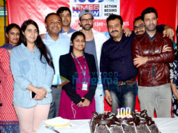 Hrithik Roshan celebrates the presence of the news channel TIMES NOW in 100 countries