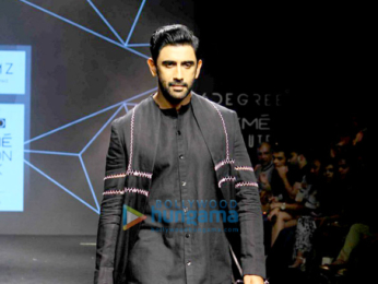 Kareena Kapoor Khan, Sushmita Sen, Tabu, Disha Patani walk the ramp at Lakme Fashion Week 2017 - Day 5