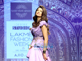 Kareena Kapoor Khan, Sushmita Sen, Tabu, Disha Patani walk the ramp at Lakme Fashion Week 2017 - Day 5