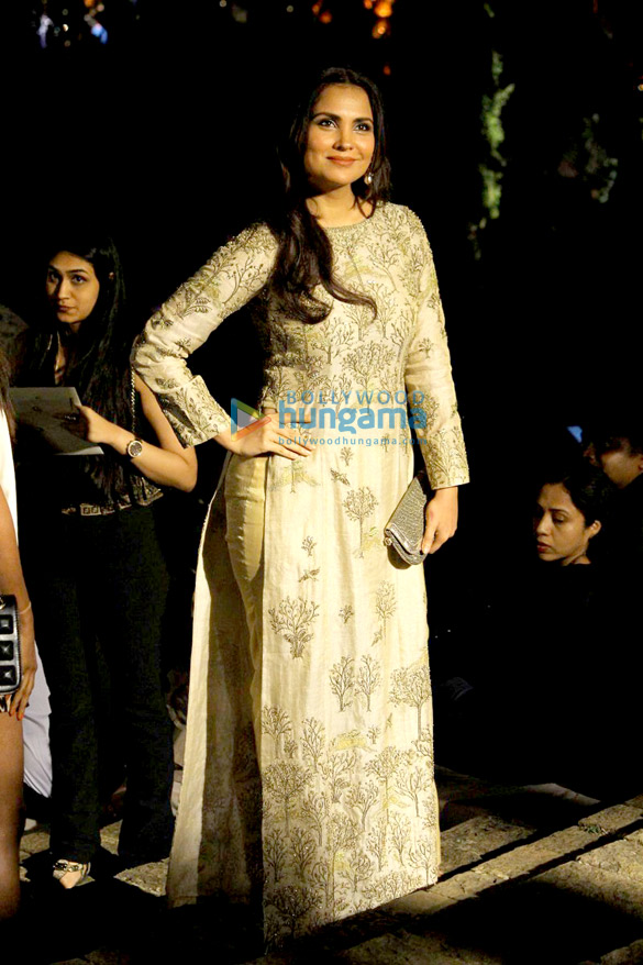 kareena sushmita disha walk the ramp at lfw 2017 19