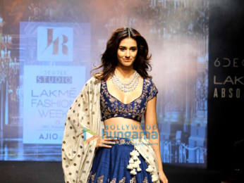 Kareena Kapoor Khan, Sushmita Sen, Tabu, Disha Patani walk the ramp at Lakme Fashion Week 2017 - Day 5