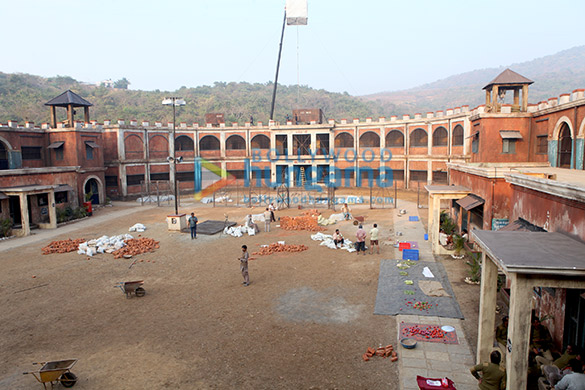 lucknow central 4