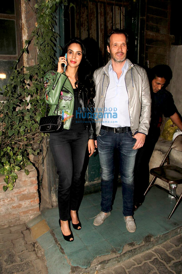 mallika sherawat snapped post dinner with friends 2