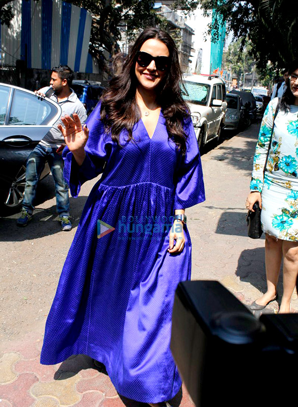 Neha Dhupia snapped in Bandra Neha Dhupia snapped in Bandra
