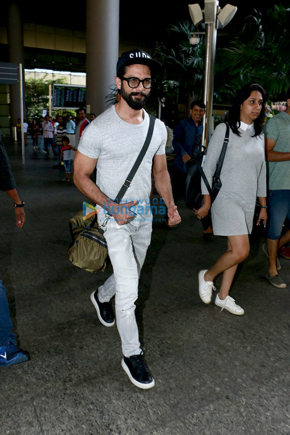 saif ali khan varun dhawan shahid kapoor kangna ranaut jahnvi kapoor snapped at the airport 3