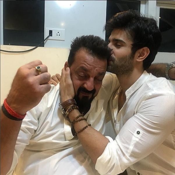 sanjay dutt on the sets of omung kumars bhoomi 1