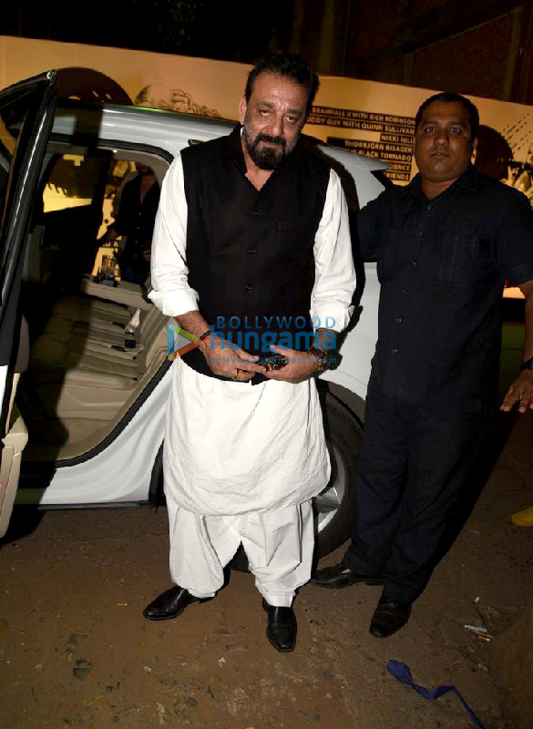 sanjay dutt snapped with owen roncon at mahindra blues festival 4