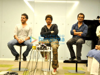 Shah Rukh Khan, Nawazuddin Siddiqui have a video conference with Mahira Khan over 'Raees' success