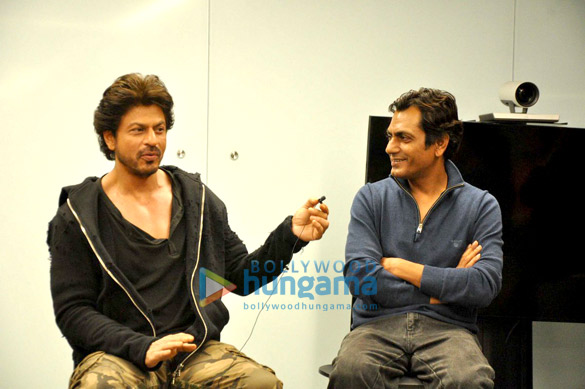 Shah Rukh Khan, Nawazuddin Siddiqui have a video conference with Mahira Khan over ‘Raees’ success