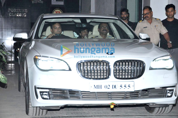 shah rukh khan snapped post a gym visit in bandra 4
