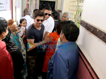 Shah Rukh Khan spotted at the voting booth in Bandra