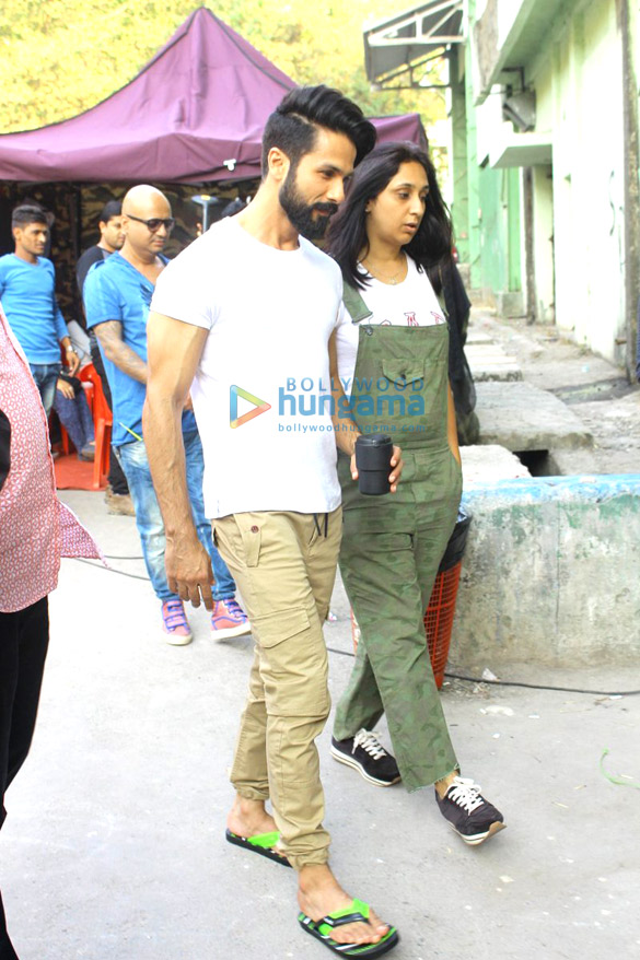 shahid and shruti snapped at an ad shoot 2