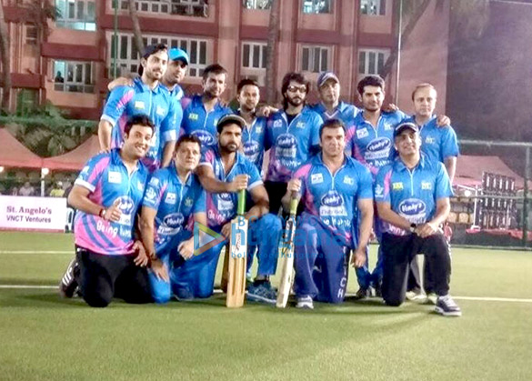 sohail khans team mumbai heros vs tony gorilla at the tony premiere league cricket match 1