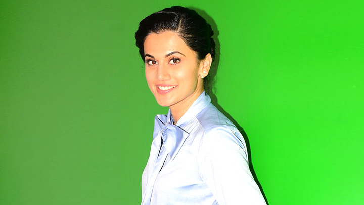 Taapsee Pannu: “Let’s Watch Award Shows As Beautiful TV Shows” | Running Shaadi Taapsee Pannu: “Let’s Watch Award Shows As Beautiful TV Shows” | Running Shaadi