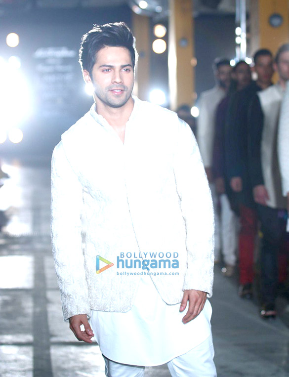 Varun Dhawan, Arjun Kapoor & Sonakshi Sinha walk the ramp for Kunal Rawal’s show at the Lakme Fashion Week 2017 Varun Dhawan, Arjun Kapoor & Sonakshi Sinha walk the ramp for Kunal Rawal’s show at the Lakme Fashion Week 2017