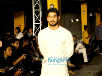 Varun Dhawan, Arjun Kapoor & Sonakshi Sinha walk the ramp for Kunal Rawal's show at the Lakme Fashion Week 2017