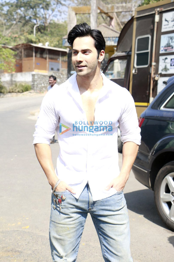 varun dhawan david dhawan and sajid nadiadwala at judwaa 20th year media meet 6