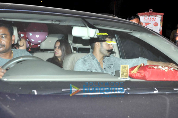 varun dhawan snapped post dinner at bastian 5