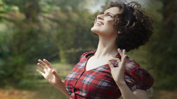 Watch: Kangna Ranaut grooving in a train in Rangoon’s latest track ‘Tippa’