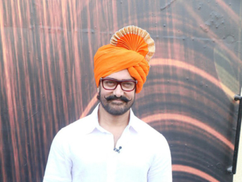 Aamir Khan & Kiran Rao promote Paani Foundation on the sets of Chal Hawa Yeu Dya