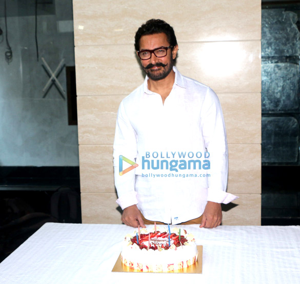 aamir khan celebrates his birthday at his house in bandra 5
