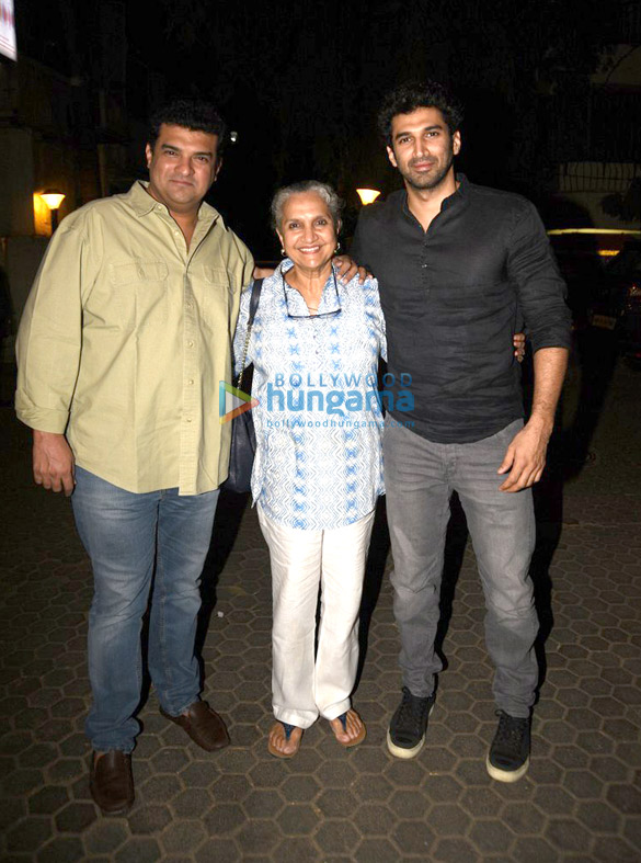 aditya roy kapur snapped with his mom and brother at prithvi theatre 1