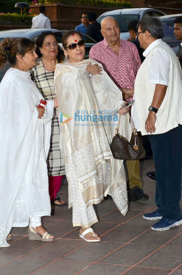 aishwaryas fathers prayer meet 16