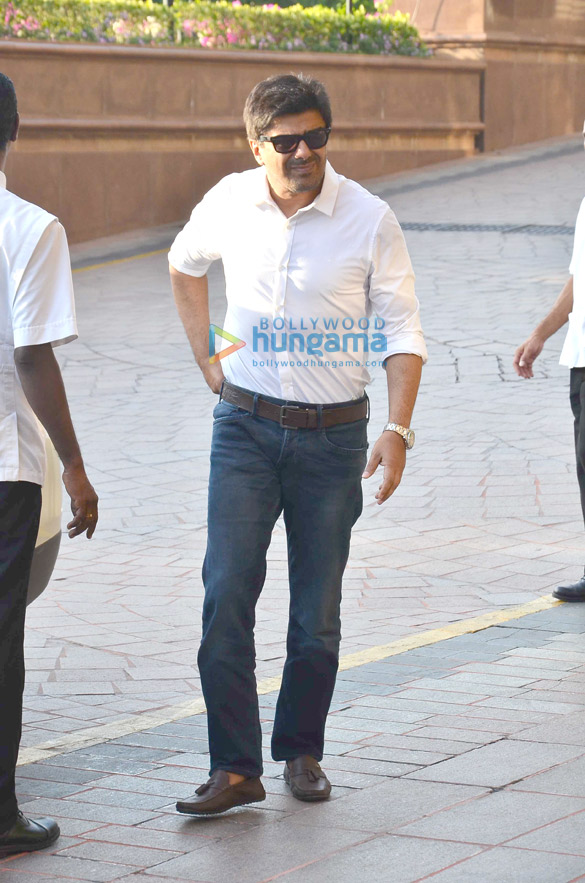 aishwaryas fathers prayer meet 51