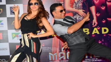 Akshay Kumar Teaches Tu Cheez Badi Hai Mast Mast Moves To Kiara & Mustafa