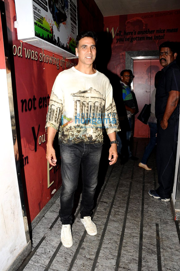 akshay kumar twinkle khanna aarav snapped at pvr juhu 1