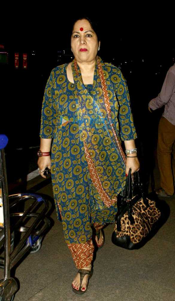 anushka sharma esha gupta shilpa shetty kiara advani snapped at the airport 5