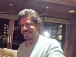 Watch: Anushka Sharma slyly entering Shah Rukh Khan’s Mannat and flirting with him