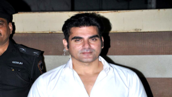 Arbaaz Khan, Malaika Arora, Kareena Kapoor Khan and Karisma Kapoor party at a friend’s house warming bash