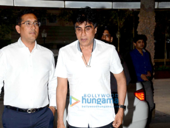 Celebs pay homage to Suniel Shetty's father at his home in Worli