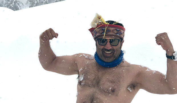 Check out Sunny Deol goes bare-chested in Manali