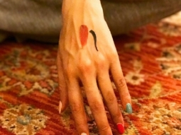 Check out: Deepika Padukone flaunts her nailpaint options